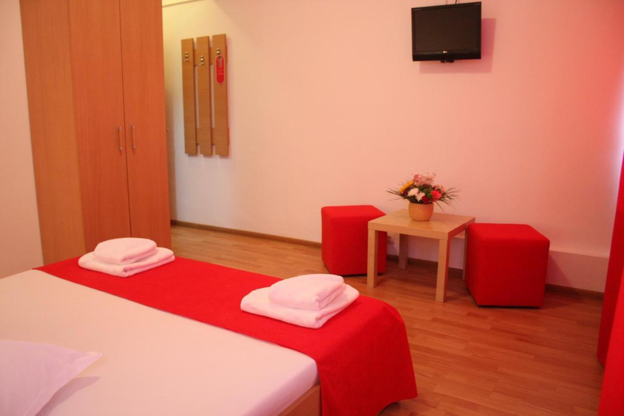 Hotel Sir Gara De Nord Bukarest Zimmer foto
