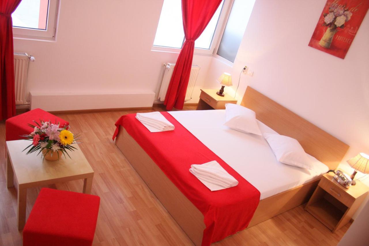 Hotel Sir Gara De Nord Bukarest Zimmer foto